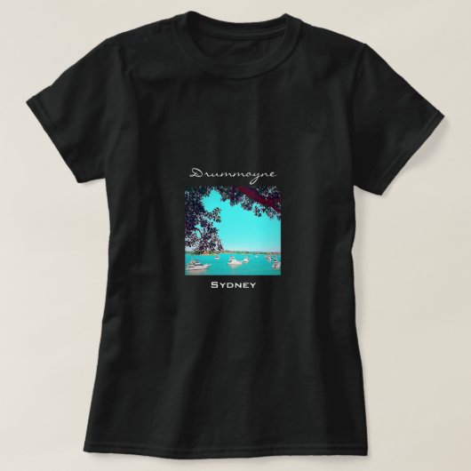 港のボートDrummoyneシドニー旅行 Tシャツ (デザイン正面)
