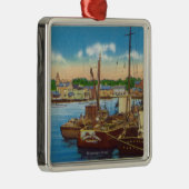 港の漁船の眺め メタルオーナメント (右)