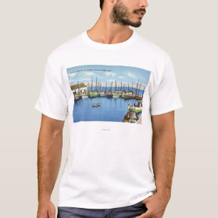 港の漁船隊の眺め Tシャツ