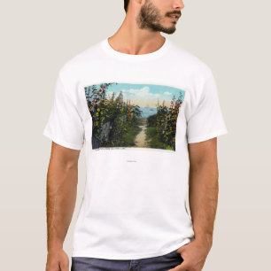 港のHollyhockの車線の眺め Tシャツ
