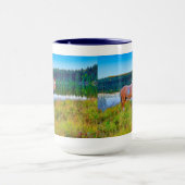 湖および森林場面によるPalominoのまだら馬 マグカップ (中央)