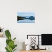 湖での反射 – バンクーバー島,カナダ ポスター (ホームオフィス)