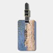 湖でアリゲーターサンニングをパーソナライズ ラゲッジタグ (正面縦)