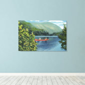 湖でカヌーをするカップル キャンバスプリント (インサイチュ (ウッドフロア))