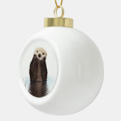湖にすてきな笑顔のカワウソ セラミックボールオーナメント (右)