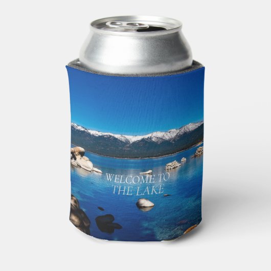 湖に何が起こるか湖に留まるへようこそ 缶クーラー (缶裏面)