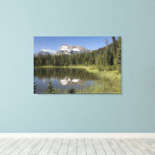 湖に反映された山の峰 キャンバスプリント (インサイチュ (ウッドフロア))