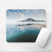 湖に反映する曇った青空 マウスパッド (マウス)
