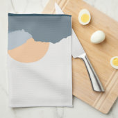 湖に映る青い山 キッチンタオル (四つ折り)