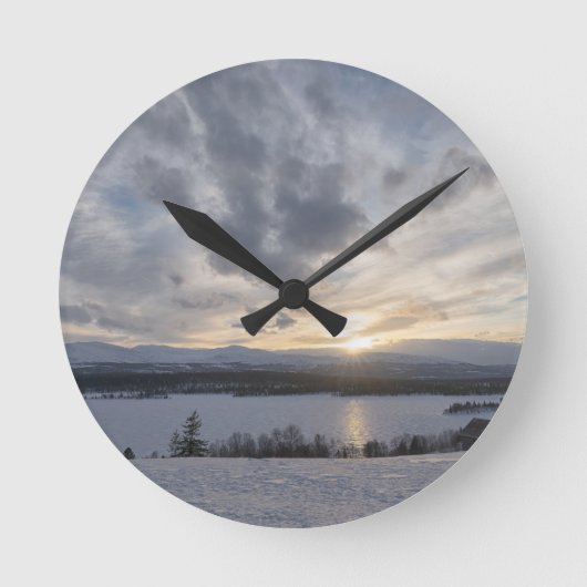 湖に沈凍っていむ ラウンド壁時計 (正面)