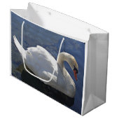 湖に浮かぶ優雅な白鳥の写真 ラージペーパーバッグ (正面アングル)
