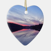 湖に浮かぶ美しい荒野の夕日の写真 セラミックオーナメント (右)