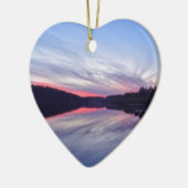 湖に浮かぶ美しい荒野の夕日の写真 セラミックオーナメント (左)