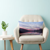 湖に浮かぶ美しい荒野の夕日の写真 ランバークッション (椅子)