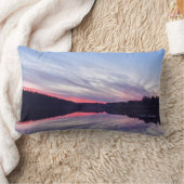 湖に浮かぶ美しい荒野の夕日の写真 ランバークッション (ブランケット)