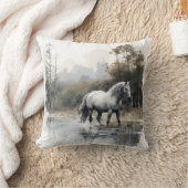 湖に浮かぶ美しい馬 クッション (ブランケット)