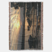 湖に浮素晴らしかぶ夕日 スローブランケット (正面縦)