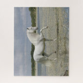 湖に立つグレー・アンダルシアン・スタリオン ジグソーパズル (縦)