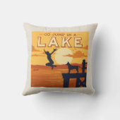 湖に飛び込む クッション (裏面)