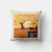 湖に飛び込む クッション (正面)