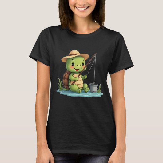 湖のそばでのんびりカメさん フィッシングタートル Tシャツ (正面)