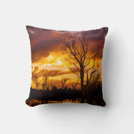 湖のそばの夕日 クッション