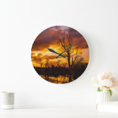 湖のそばの夕日 ラージ壁時計 (ホーム)