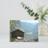 湖のそばの木造住宅 ポストカード (スタンド正面)