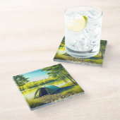 湖のそばの美しい森の中のテント ガラスコースター (アングル)