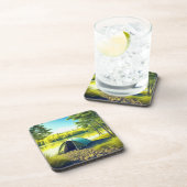 湖のそばの美しい森の中のテント コースター (右側)