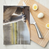 湖のそばの若いコアラ キッチンタオル (四つ折り)