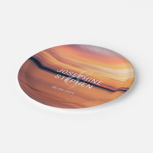 湖のカップルの名前の上のオレンジ色の結婚夕日 ペーパープレート (アングル)