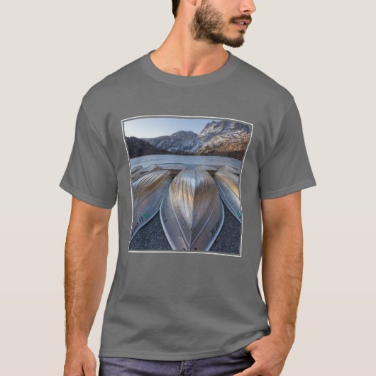 湖のカヌー Tシャツ (正面)