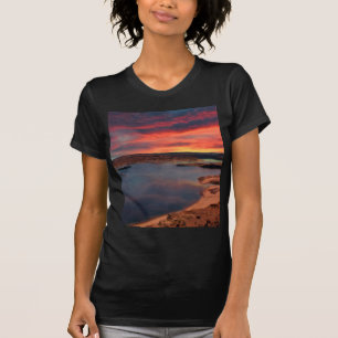 湖のパウエルの美しい自然の景色 Tシャツ