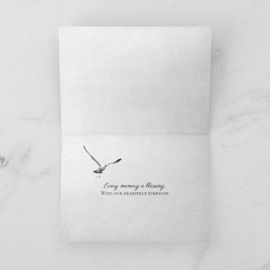 湖の上での帆船と夕焼け（お悔やみ申し上げます） カード (内部)