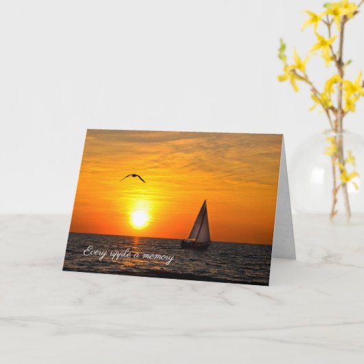 湖の上での帆船と夕焼け（お悔やみ申し上げます） カード (黄色い花)