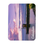 湖の上のピンクの夕日 マグネット (縦)