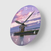 湖の上のピンクの夕日 ラウンド壁時計 (傾斜)