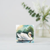 湖の上の美しい白鳥は息を呑む光景だ スクエア名刺 (スタンド正面)