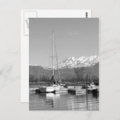 湖の写真に黒と白の帆船 ポストカード (正面/裏面)