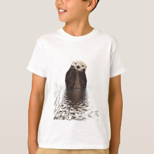 湖の愛らしい微笑のカワウソ Tシャツ