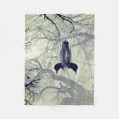 湖の投げ毛布の上の黒と白のルーン フリースブランケット (正面)