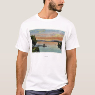 湖の日没場面 Tシャツ