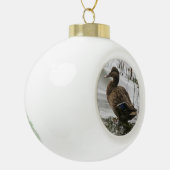 湖の暗闇に灰色のアヒル セラミックボールオーナメント (左)