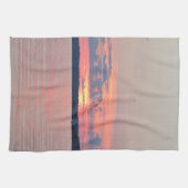 湖の朱色の日没 キッチンタオル (横)