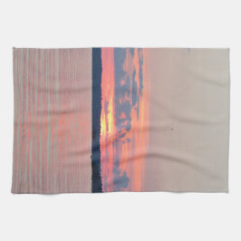 湖の朱色の日没 キッチンタオル