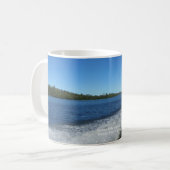 湖の朱色の航跡の監視 コーヒーマグカップ (正面左)