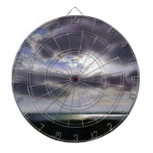 湖の水の色の上に夕日の絵を描夕日 ダーツボード (正面)