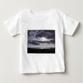 湖の水の色の上に夕日の絵を描夕日 ベビーTシャツ (正面)