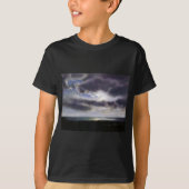 湖の水の色の上に夕日の絵を描夕日 Tシャツ (正面)